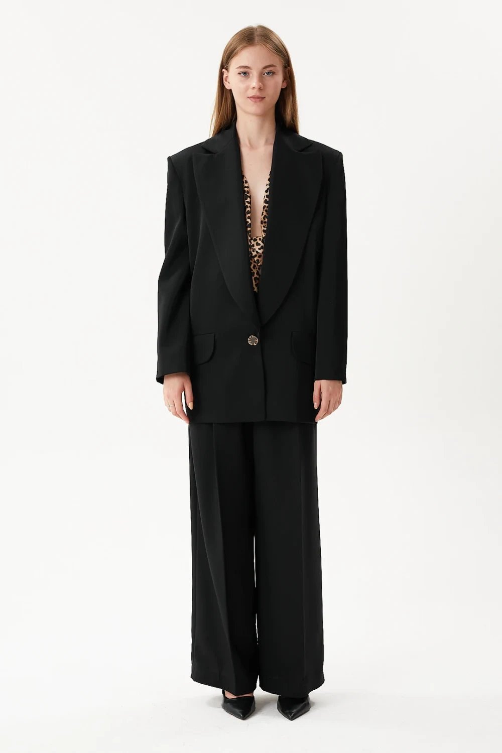 Nilgün Mirza-Smokin Yaka Oversize Maskülen Stil Bayan Blazer Ceket-Ceket-2-roqelvaxirum.shop