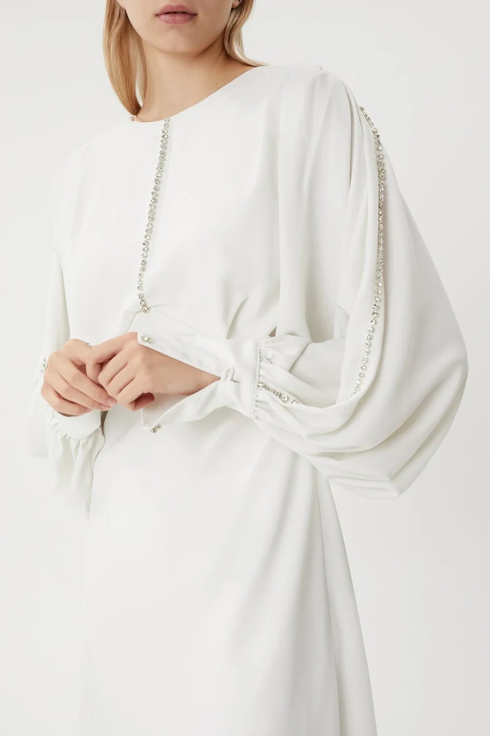 Nilgün Mirza-Yarasa Kol Elde İşlenen Taşlarla Süslü Krep Saten Mini Elbise-Elbise-5-roqelvaxirum.shop