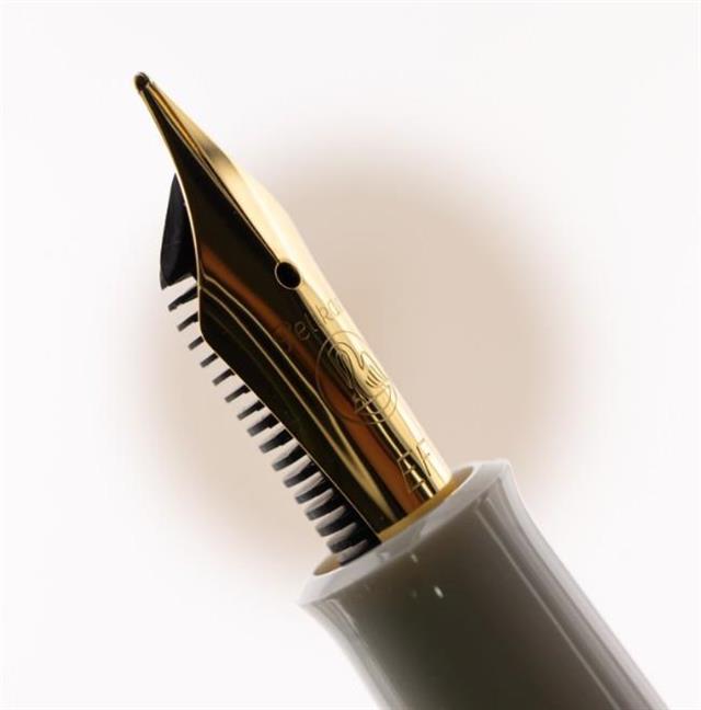 Pelikan Classic M200 Special Edition Dolma Kalem Marbled Red M Uç