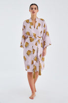 Peraluna-Crown Kral Tacı Desenli Diz Altı Saten Kadın Kimono-Kimono-4-roqelvaxirum.shop
