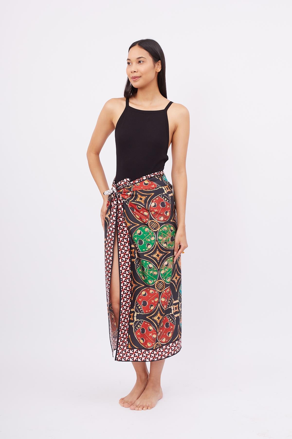 Peraluna-Ladybug Scarfe Uğurböceği Baskılı Saten Eşarp çok Renkli-Eşarp-4-roqelvaxirum.shop