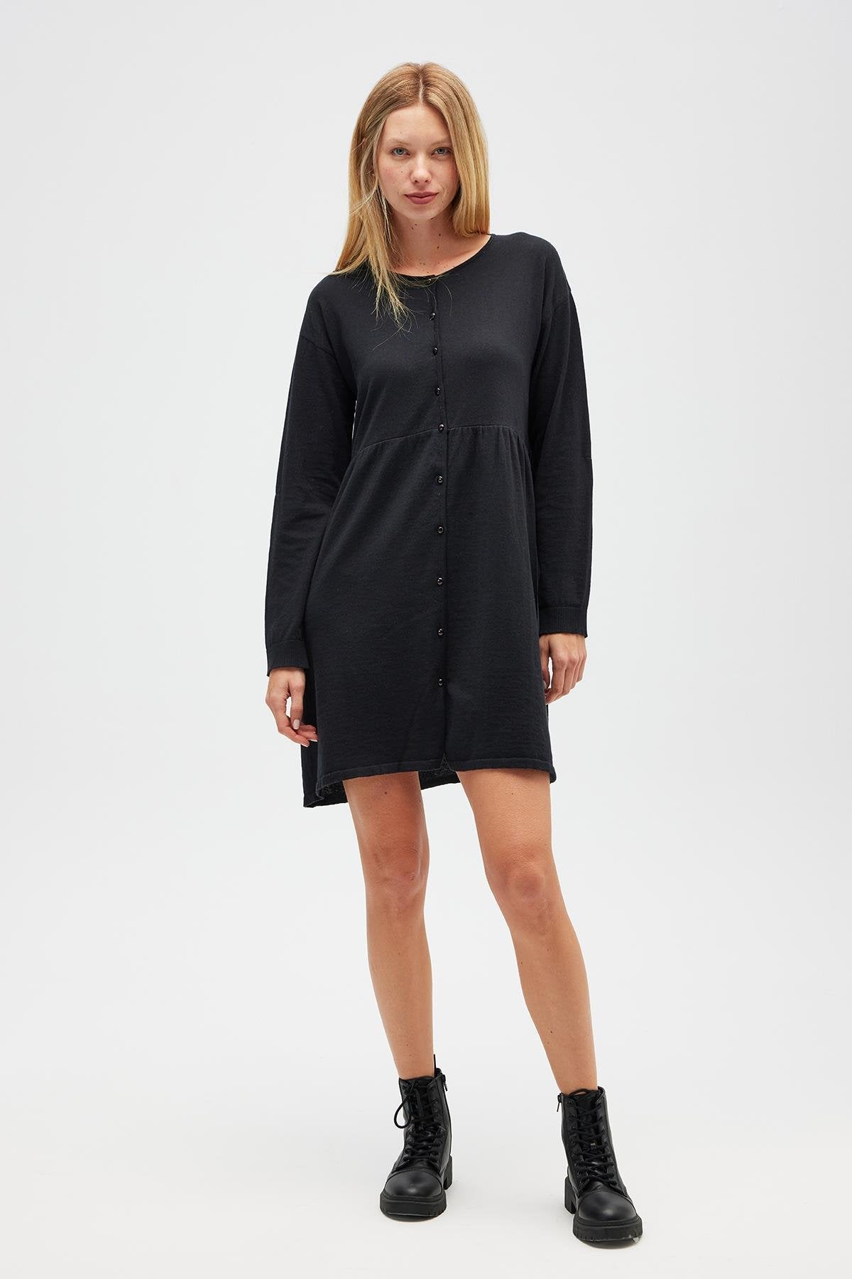 Peraluna-Leah Büzgülü Düğmeli Mini Triko Gömlek Elbise Siyah-Elbise-1-roqelvaxirum.shop