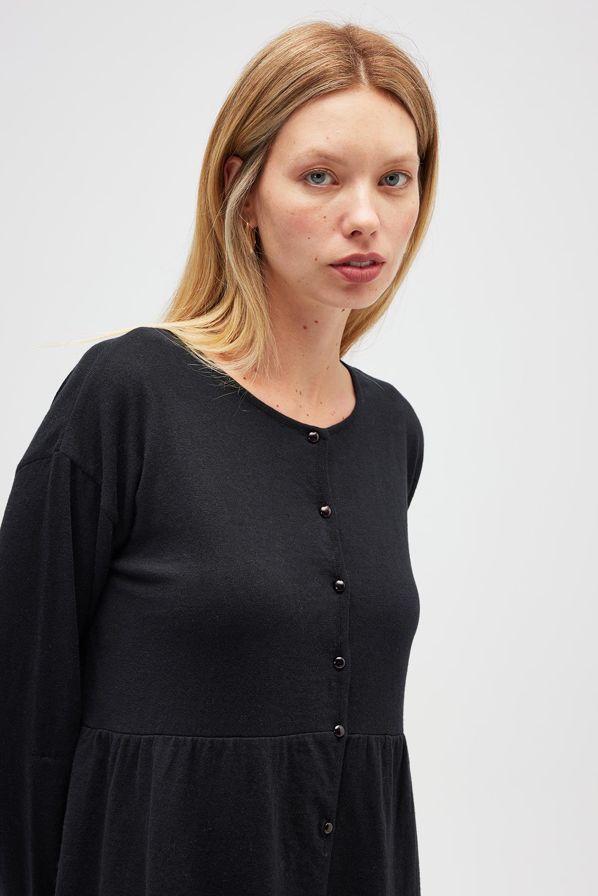 Peraluna-Leah Büzgülü Düğmeli Mini Triko Gömlek Elbise Siyah-Elbise-7-roqelvaxirum.shop