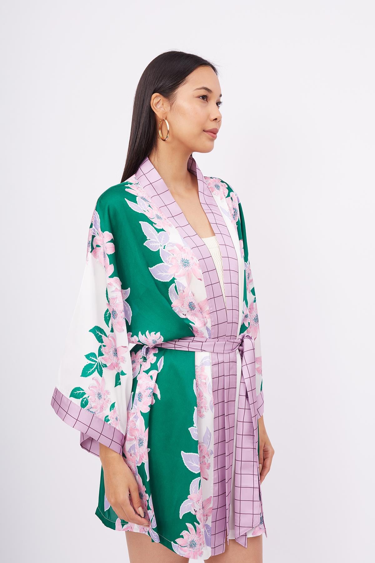 Peraluna-Lilac Charm Short Kimono çiçek Baskılı 90 Cm Saten Kısa Kadın Kimono Yeşil/Pembe-Kimono-4-roqelvaxirum.shop