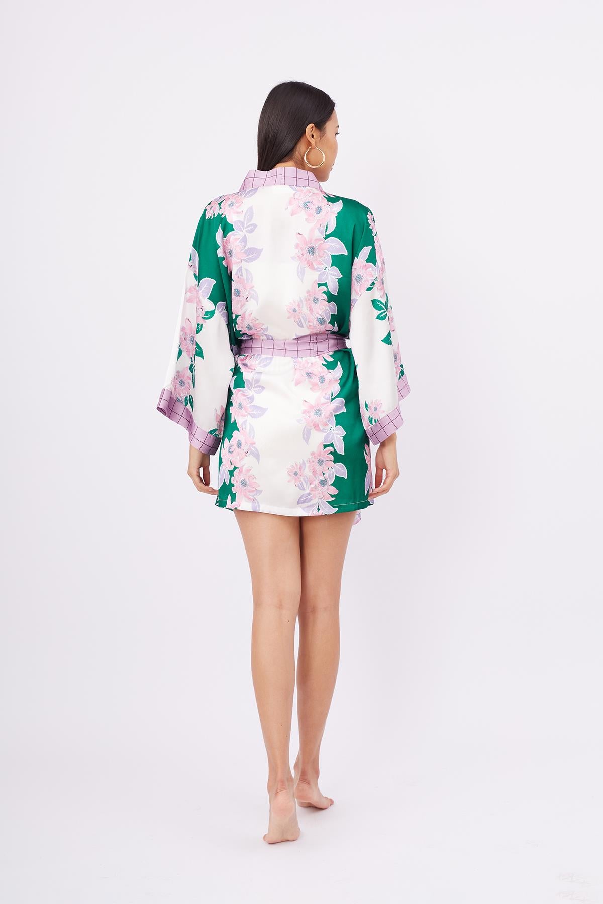 Peraluna-Lilac Charm Short Kimono çiçek Baskılı 90 Cm Saten Kısa Kadın Kimono Yeşil/Pembe-Kimono-6-roqelvaxirum.shop