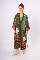 Peraluna-Magic Moments Jakarlı Kadın Uzun Triko Kimono Koyu Yeşil Multi-Kimono-1-roqelvaxirum.shop