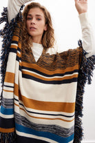 Peraluna-Melody Poncho çizgili Yün Karışım Diz Boy Püsküllü Kadın Triko Panço-Panço-1-roqelvaxirum.shop