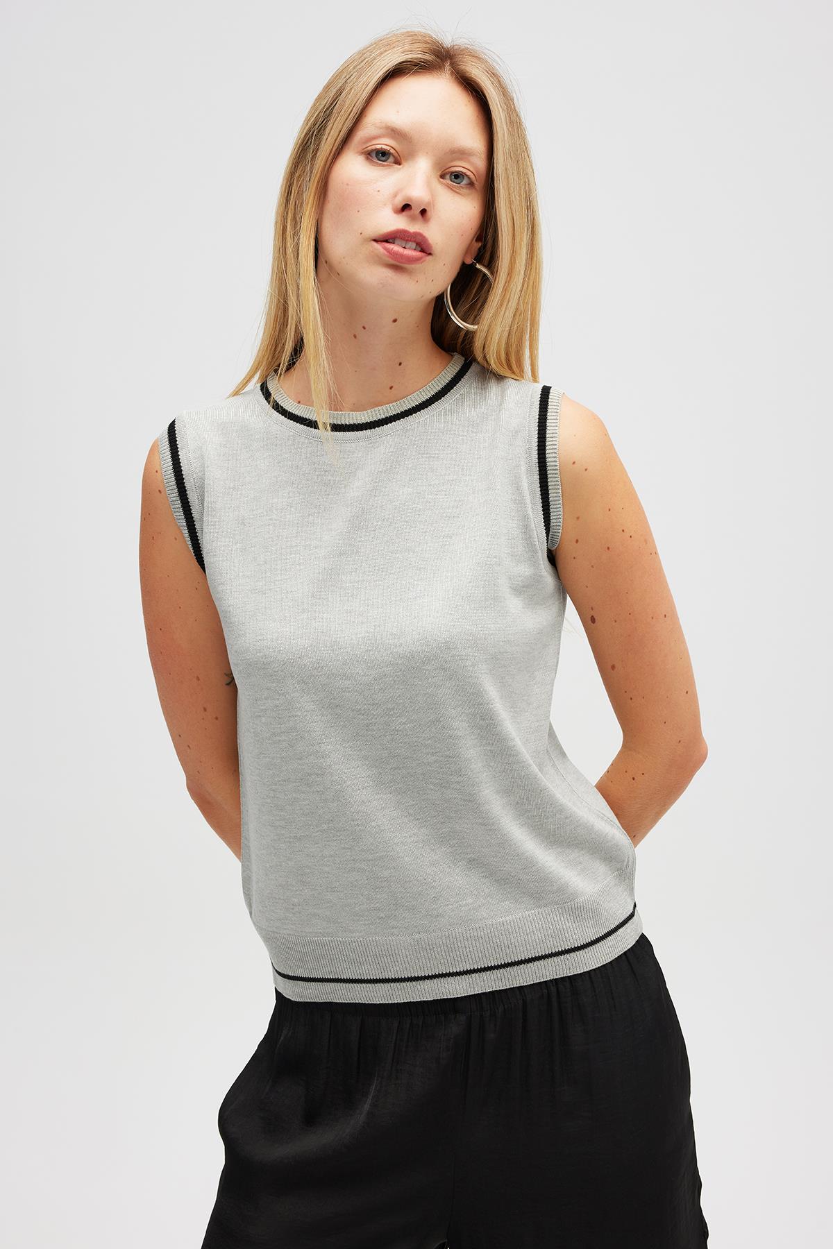 Peraluna-Rina Düz örgü Kadın Triko Kolsuz Bluz Gri Melanj-Bluz-4-roqelvaxirum.shop