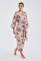 Peraluna-Rosa Gül Desenli Diz Hizası Saten Kadın Kimono-Kimono-5-roqelvaxirum.shop