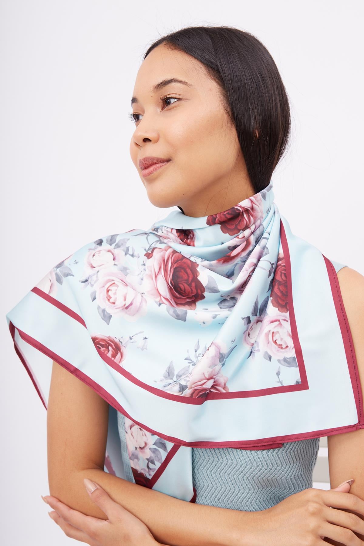 Peraluna-Rosemarry Scarfe Gül Desen Baskılı Saten Eşarp Turkuaz-Eşarp-2-roqelvaxirum.shop