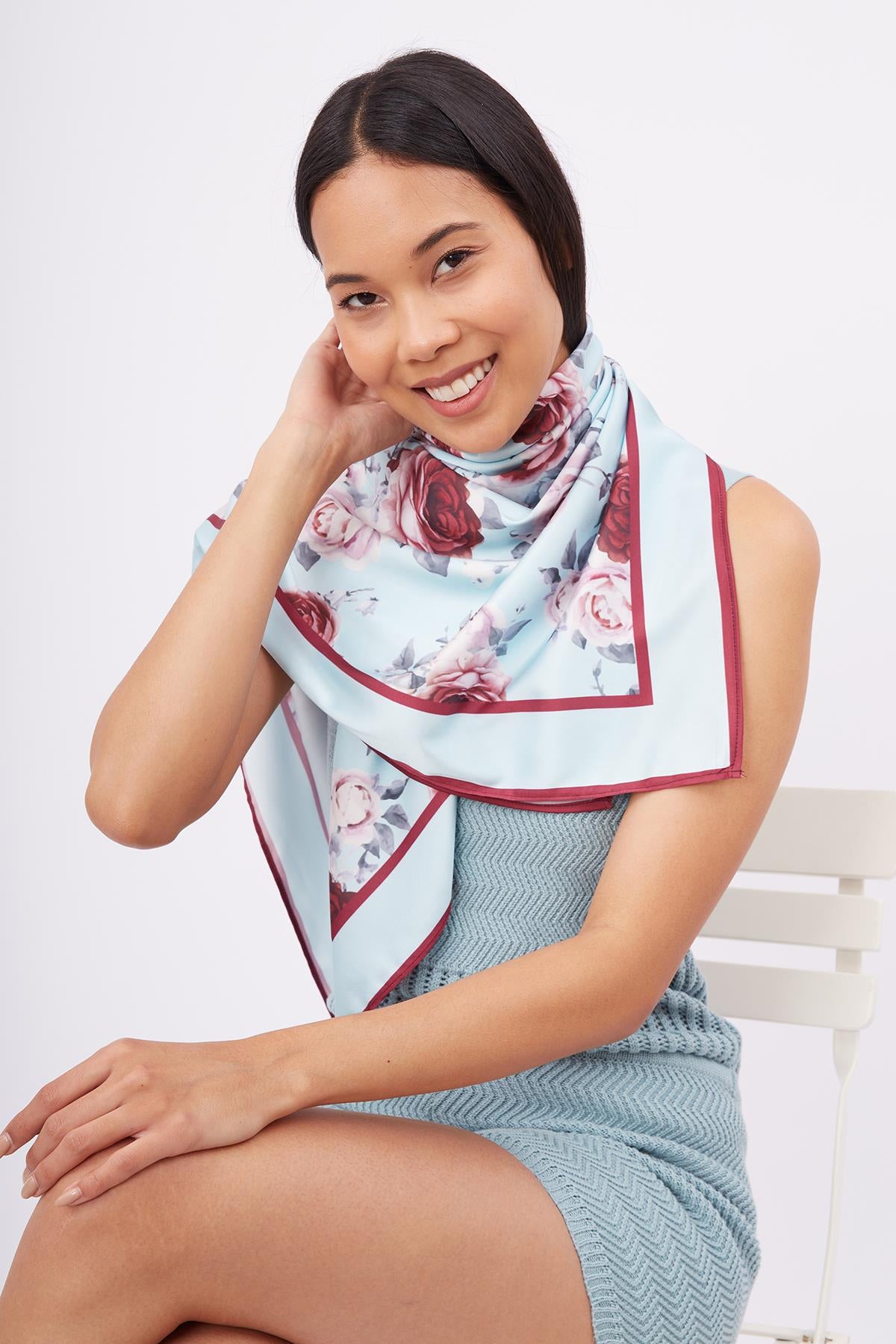 Peraluna-Rosemarry Scarfe Gül Desen Baskılı Saten Eşarp Turkuaz-Eşarp-3-roqelvaxirum.shop