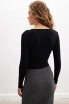 Peraluna-Styleboom X Devon Bodysuit V Yaka Uzun Kol Alttan Çıtçıtlı Kadın Triko Body-Body-12-roqelvaxirum.shop