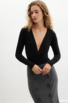 Peraluna-Styleboom X Devon Bodysuit V Yaka Uzun Kol Alttan Çıtçıtlı Kadın Triko Body-Body-8-roqelvaxirum.shop