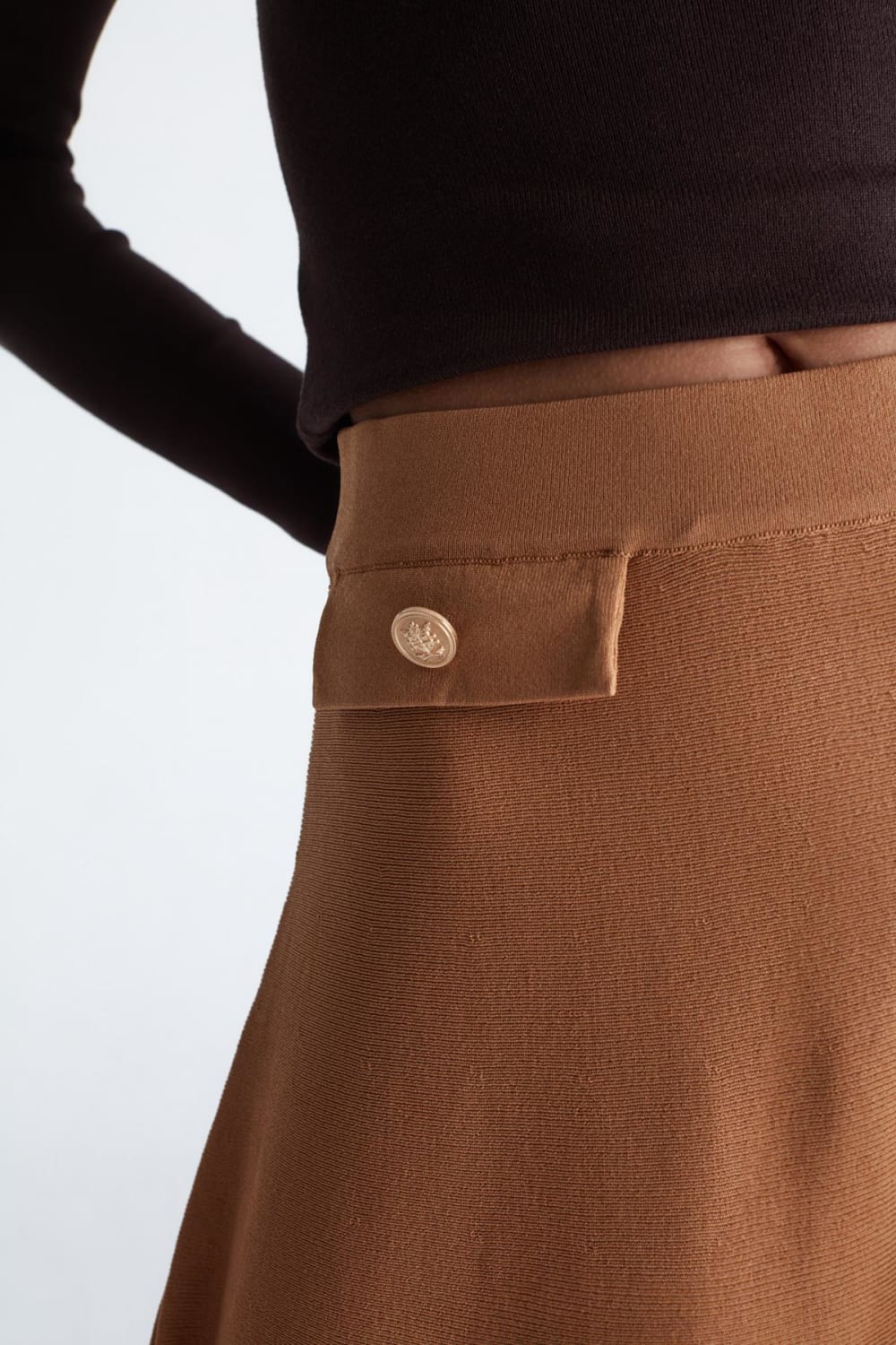 Peraluna-Styleboom X Vivien Skirt Düğme Detaylı Diz Altı Kloş Kadın Triko Etek -Etek-6-roqelvaxirum.shop