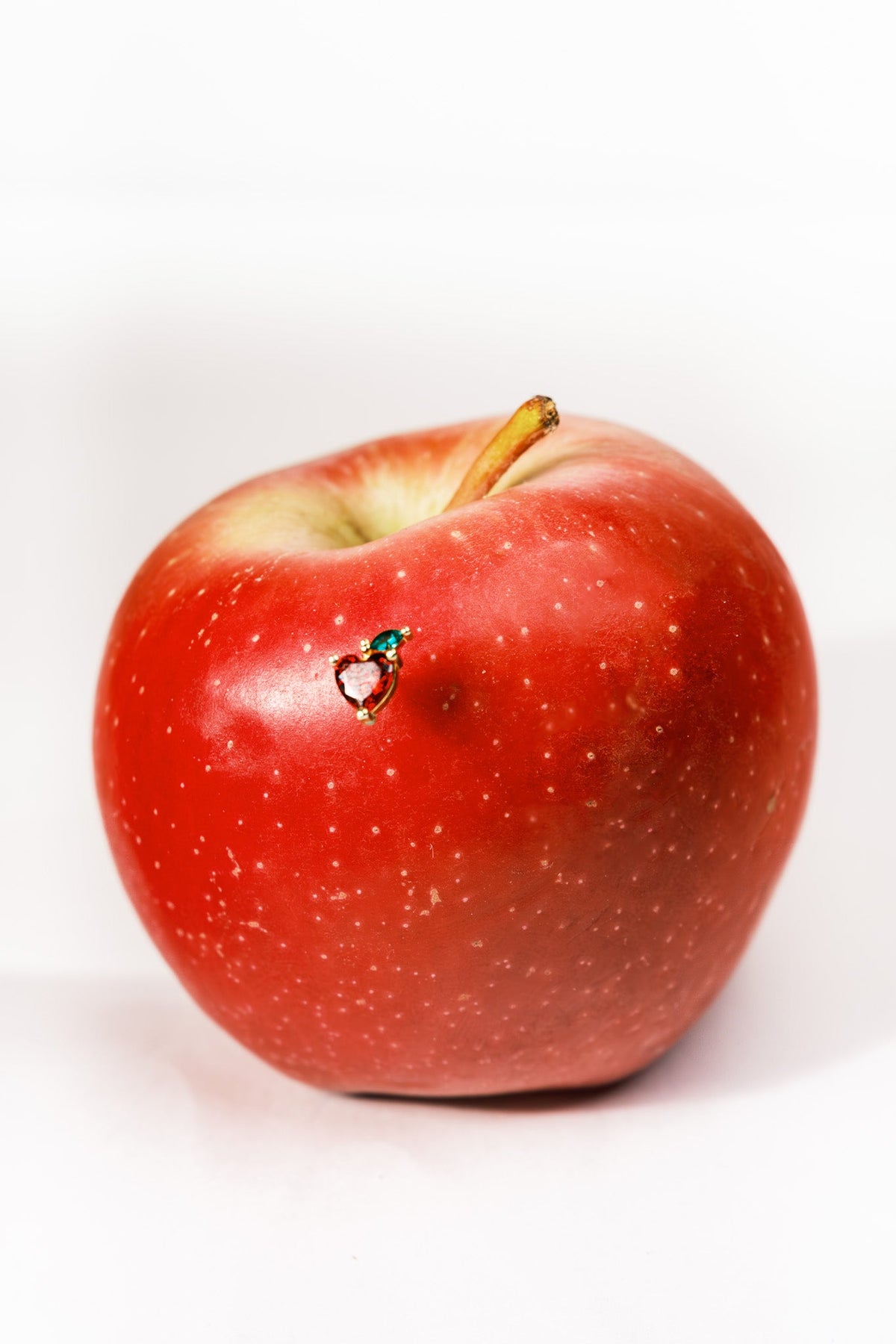 Pia Yuli-Red Apple Piercing-Küpe-5-roqelvaxirum.shop