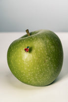 Pia Yuli-Red Apple Piercing-Küpe-6-roqelvaxirum.shop
