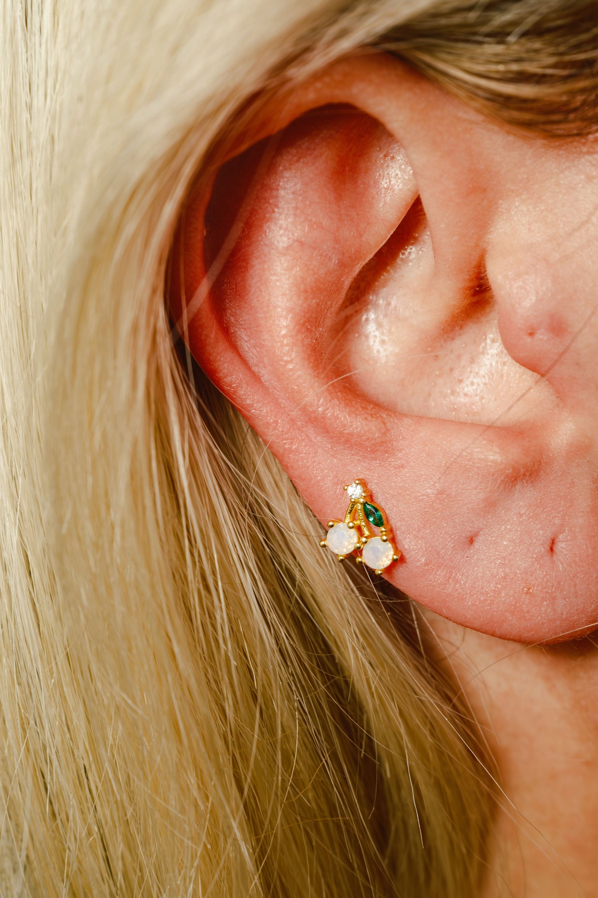 Pia Yuli-White Cherry Piercing-Küpe-5-roqelvaxirum.shop