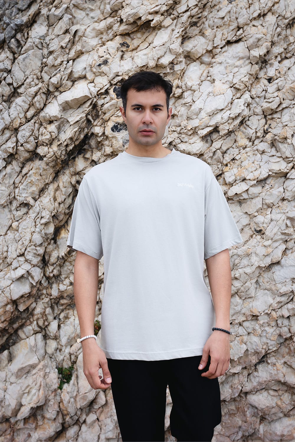 Ramme-Quote Gri Still Friday Nakışlı Erkek T-shirt-T-Shirts-1-roqelvaxirum.shop