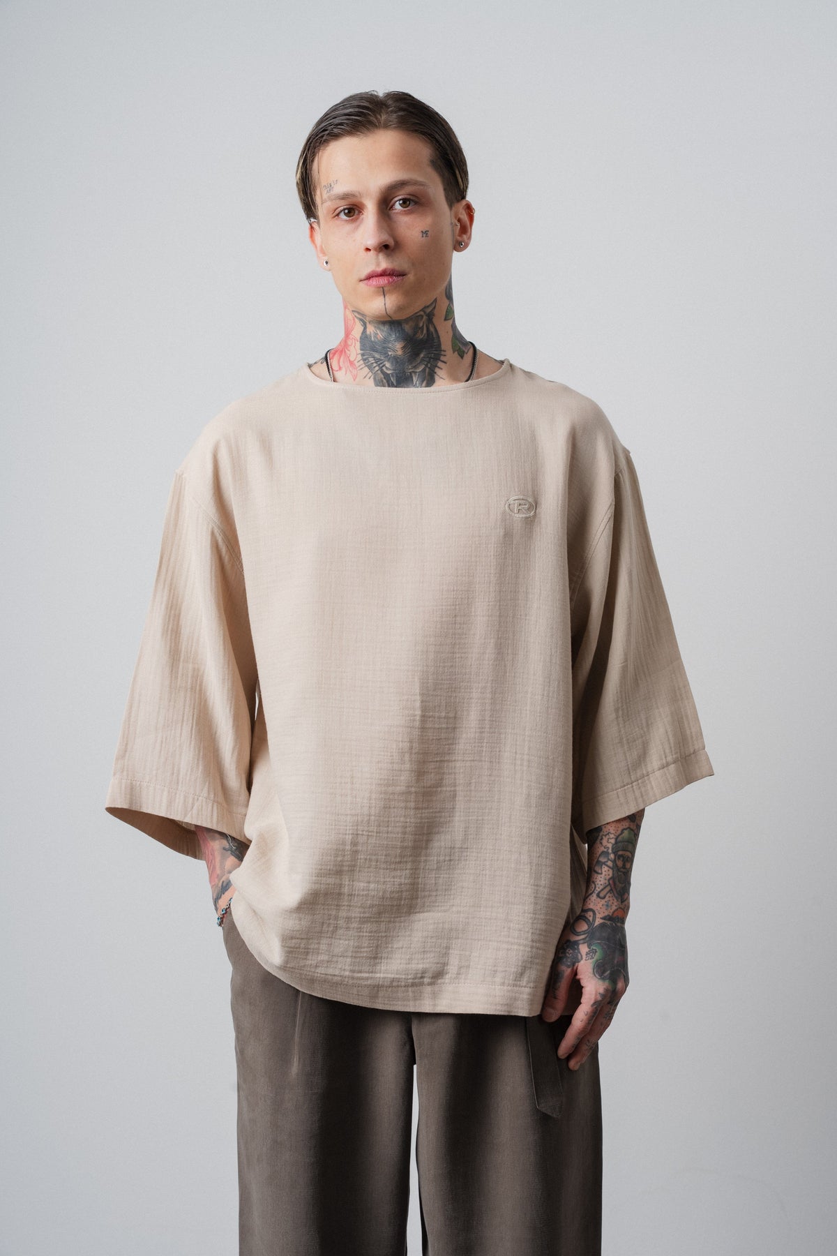 Erkek R Nakışlı Fakir Kol Müslin Oversize T-Shirt Bej