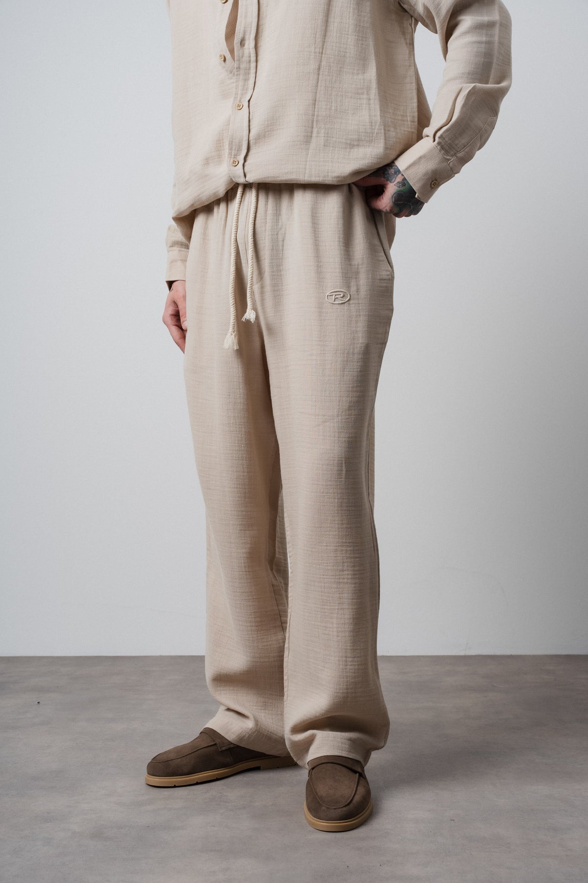 Erkek R Nakışlı Müslin Baggy Pantolon Bej