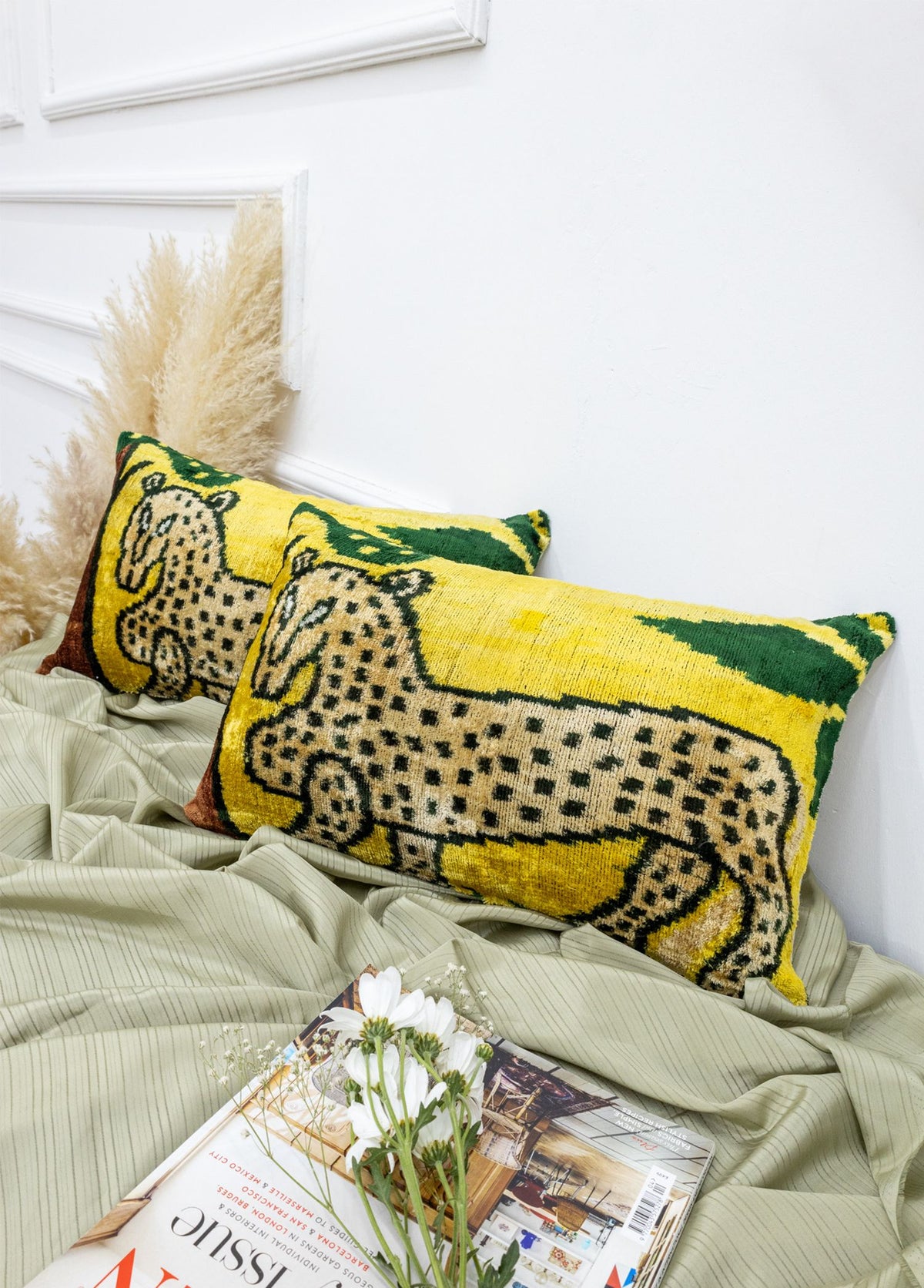 Soho Antiq-Linn El Yapımı İkat Leopar Figürlü Kadife Yastık 30x50 Cm-Kırlent-2-roqelvaxirum.shop