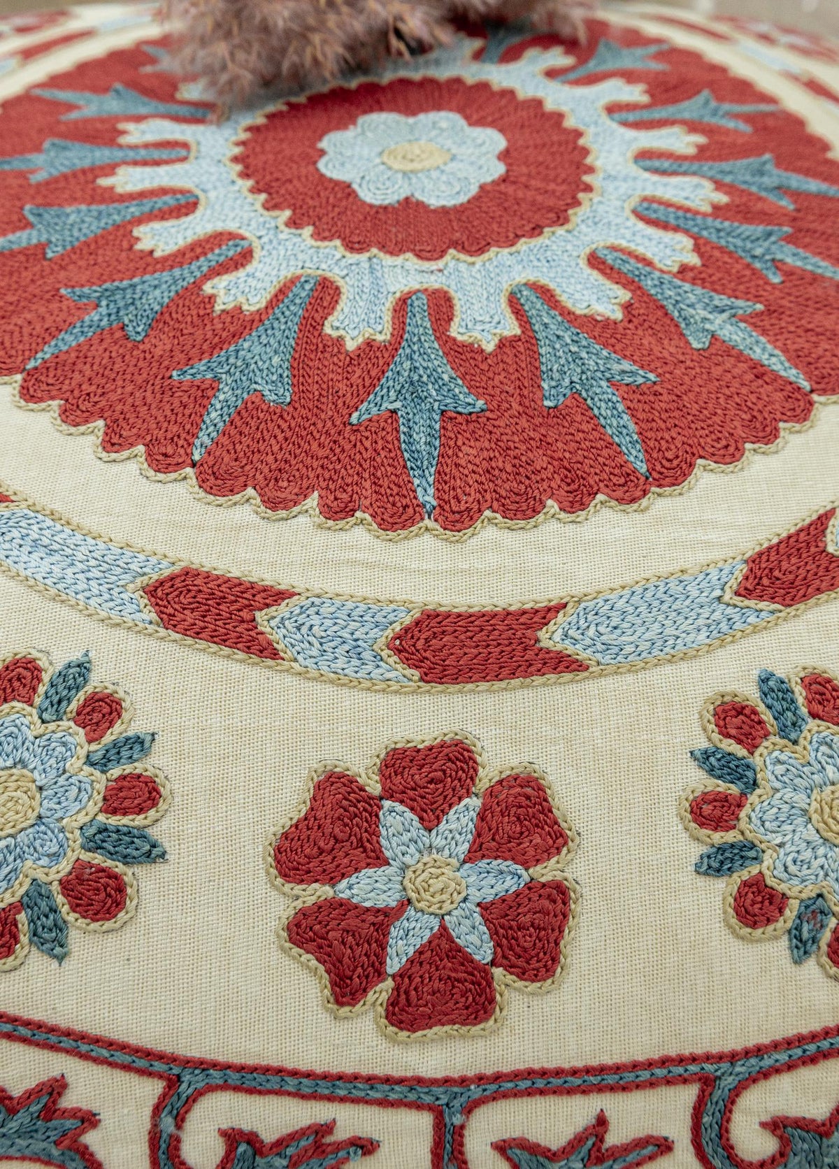 Soho Antiq-Yasha çiçekli İpek Suzani Kırlent 50x50 Cm-Kırlent-4-roqelvaxirum.shop