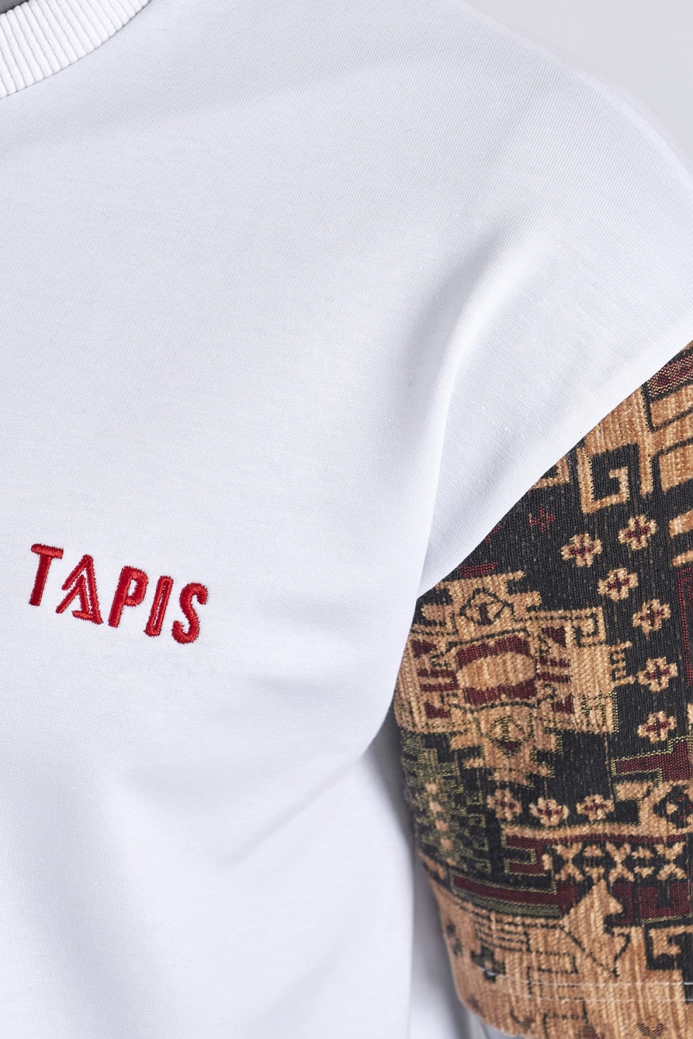 Tapis-Essentials 010-T-Shirts-2-roqelvaxirum.shop