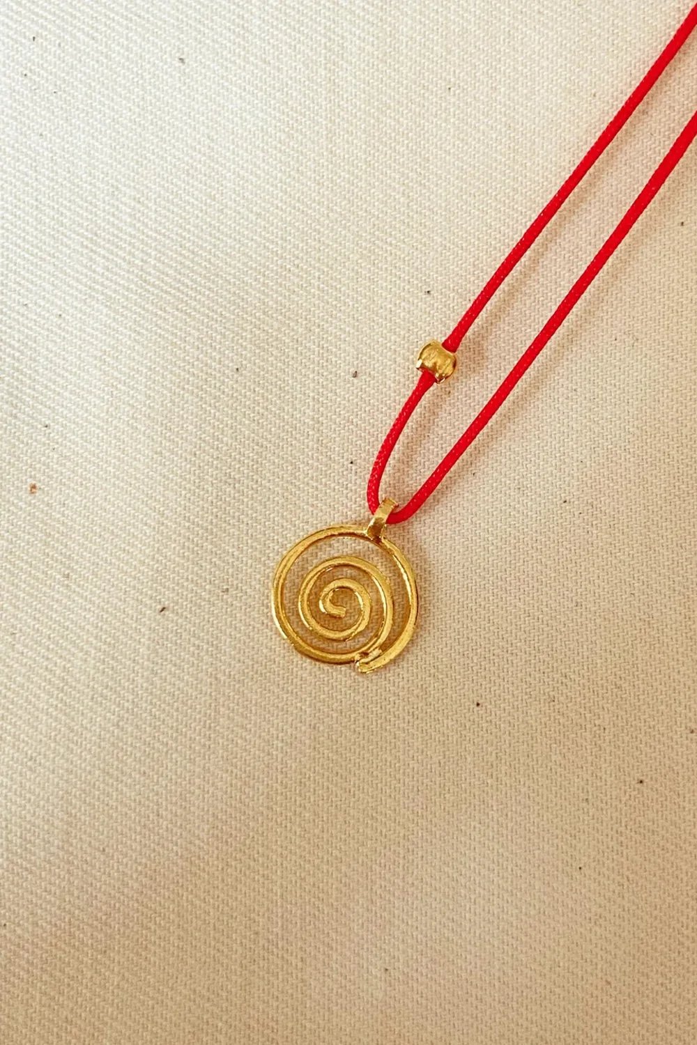 The Pheia-Spiral Güneş Kırmızı İp Kolye | 925 Ayar Gümüş-Kolye-3-roqelvaxirum.shop