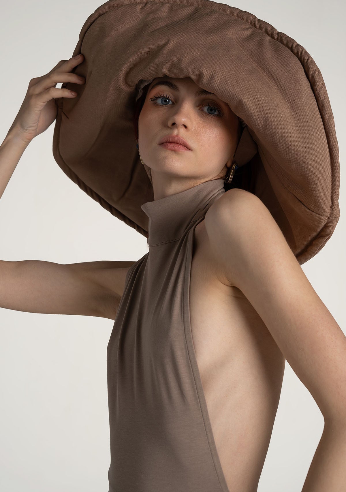Tiny-Açık Kahverengi Boğazlı Sırt Dekolteli Şort Bodysuit-Bodysuit-9-roqelvaxirum.shop