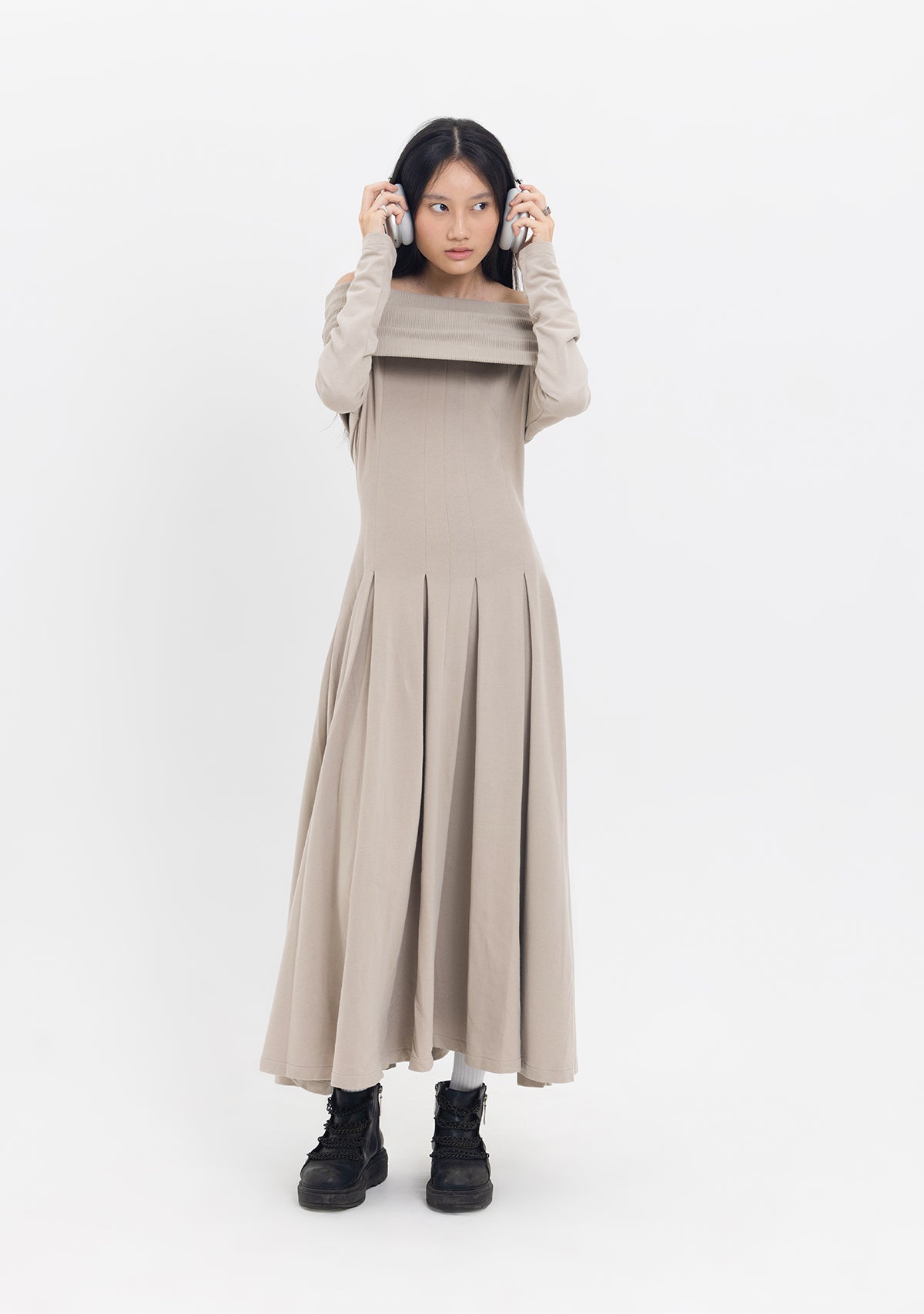 Tiny-Kayık Yaka Pileli Bej Uzun Elbise-Elbise-4-roqelvaxirum.shop