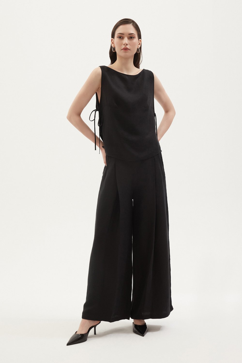 Towdoo-Poppy – Yan Bağlı Kolsuz Bluz – Siyah-Bluz-7-roqelvaxirum.shop