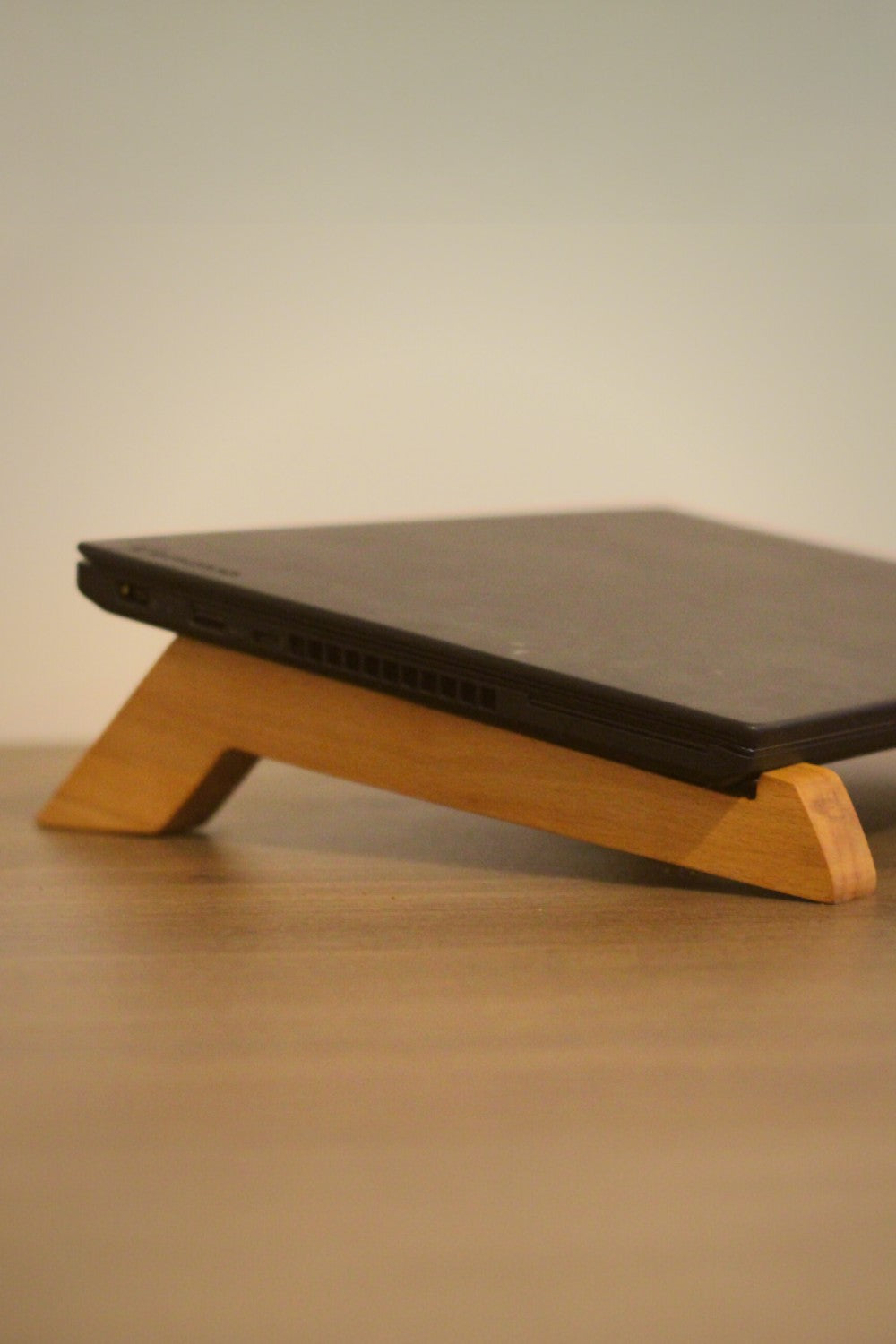 Vune Concept-El Yapımı Ahşap Laptop Standı-Laptop Standı-5-roqelvaxirum.shop