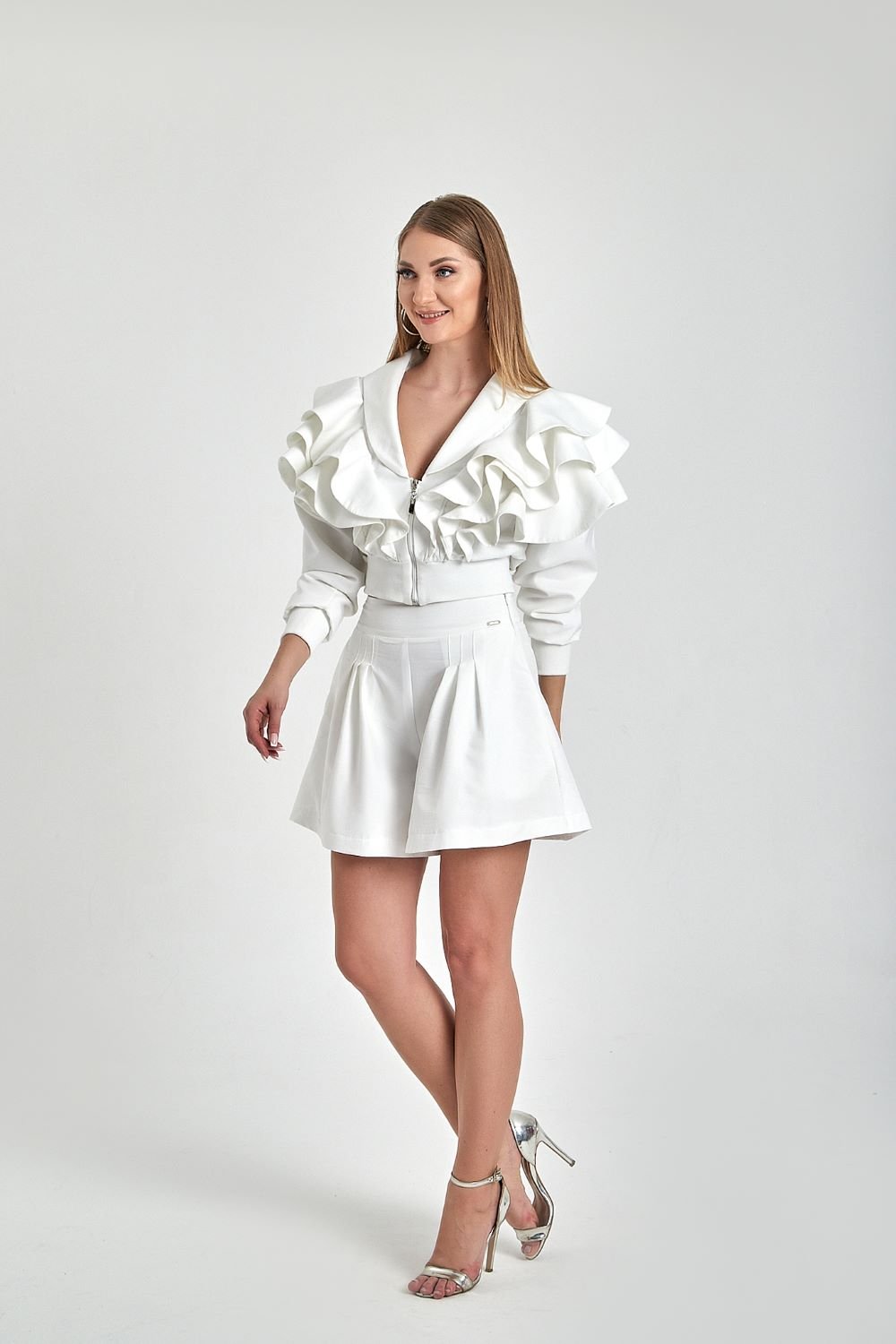 Zeynep Kaya-Geniş Paçalı Ribana Detay Beyaz Şort-Şort-3-roqelvaxirum.shop