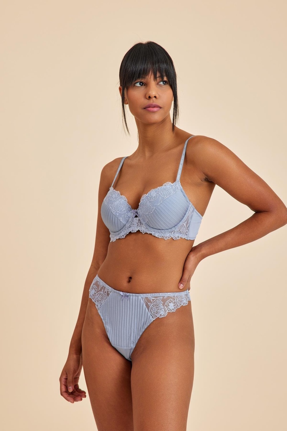 Amarelle-Paris Gri Mavi Balenli Dantelli Dolgulu Push-up Sütyen-Sütyen-3-roqelvaxirum.shop