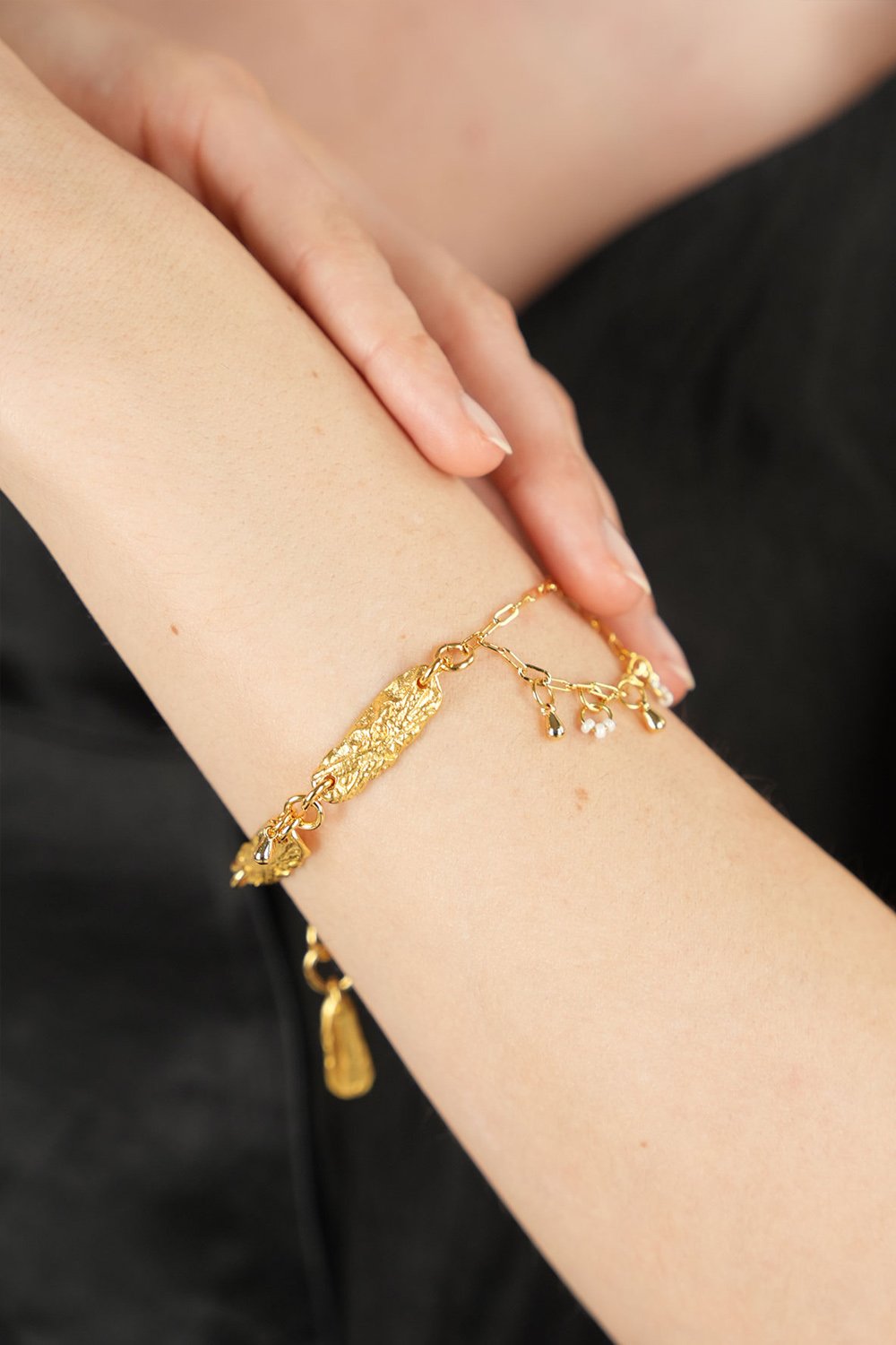 Brambuta-Enuma Bileklik Gold Beyaz-Bileklik-2-roqelvaxirum.shop