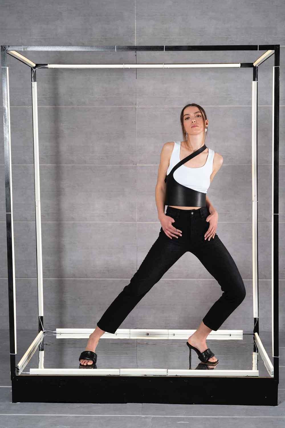 Bellt Company-Eva-Kemer-1-roqelvaxirum.shop