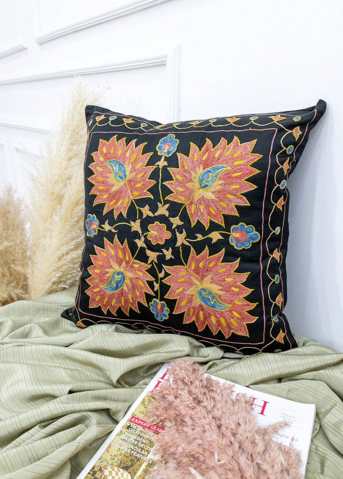 Soho Antiq-Kadio İpek İşlemeli Siyah Kırlent 50x50 Cm-Yastık-2-roqelvaxirum.shop